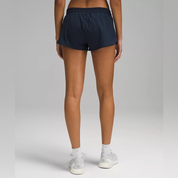 lululemon athletica | **PRELOVED** Hotty Hot Low-Rise Lined Short 2.5” - Picture 3 of 6